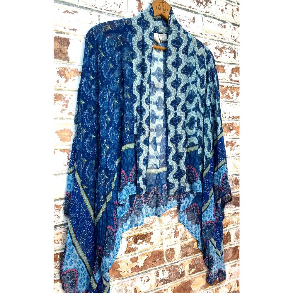 Anthropologie Akemi + Kin Abstract Printed Chiffon One Size Flowing Poncho Shawl